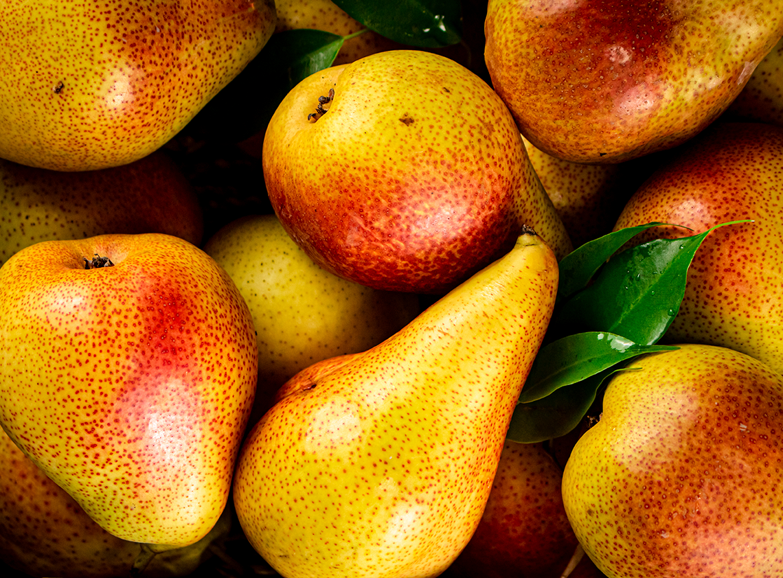 La pera ofrece una salida afrutada y jugosa, con un toque ligero y dulce. Una nota fresca y sofisticada que despierta los sentidos con suavidad y elegancia.